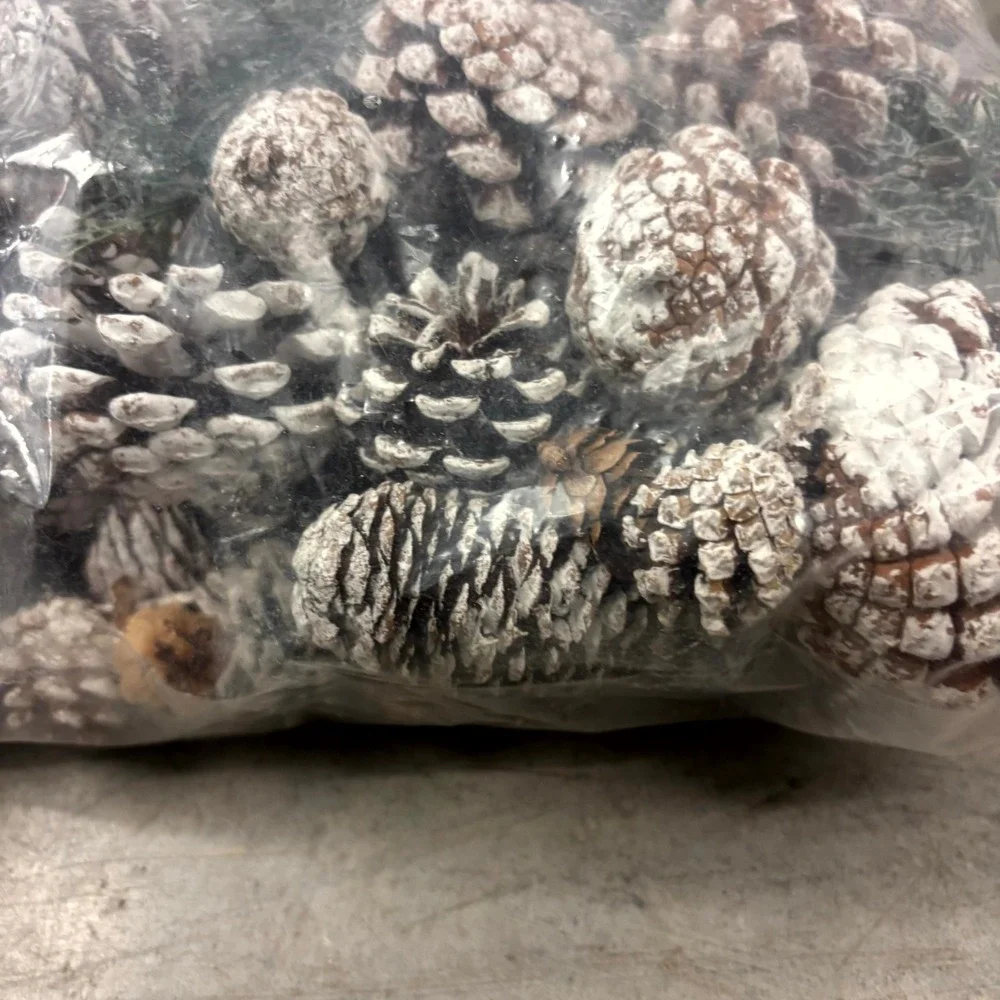 Whaline 170 Pc Snow Pine Cones Berries Greenery Christmas Craft Fillers New